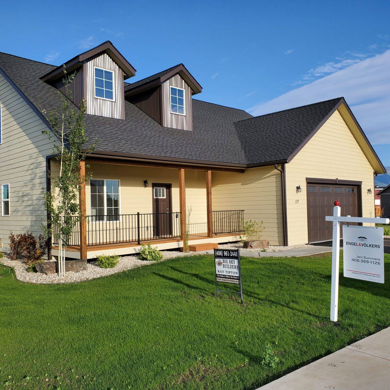 Front exterior of the Country Cottage model home - built by Big Sky Builders in Hamilton, MT