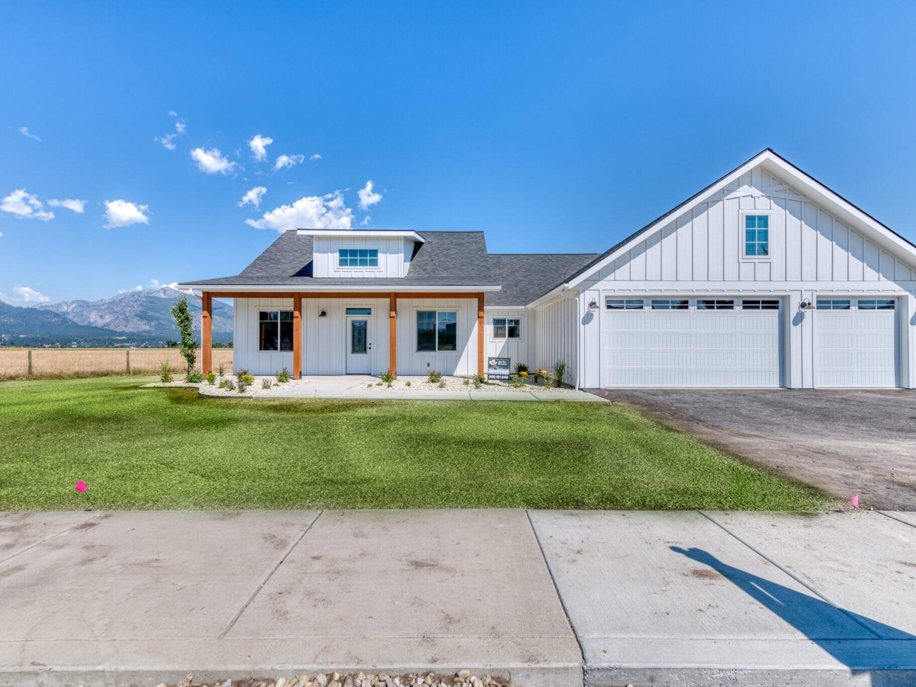 Front Exterior of The Seeley model home - Built by Big Sky Builder in Hamilton, MT