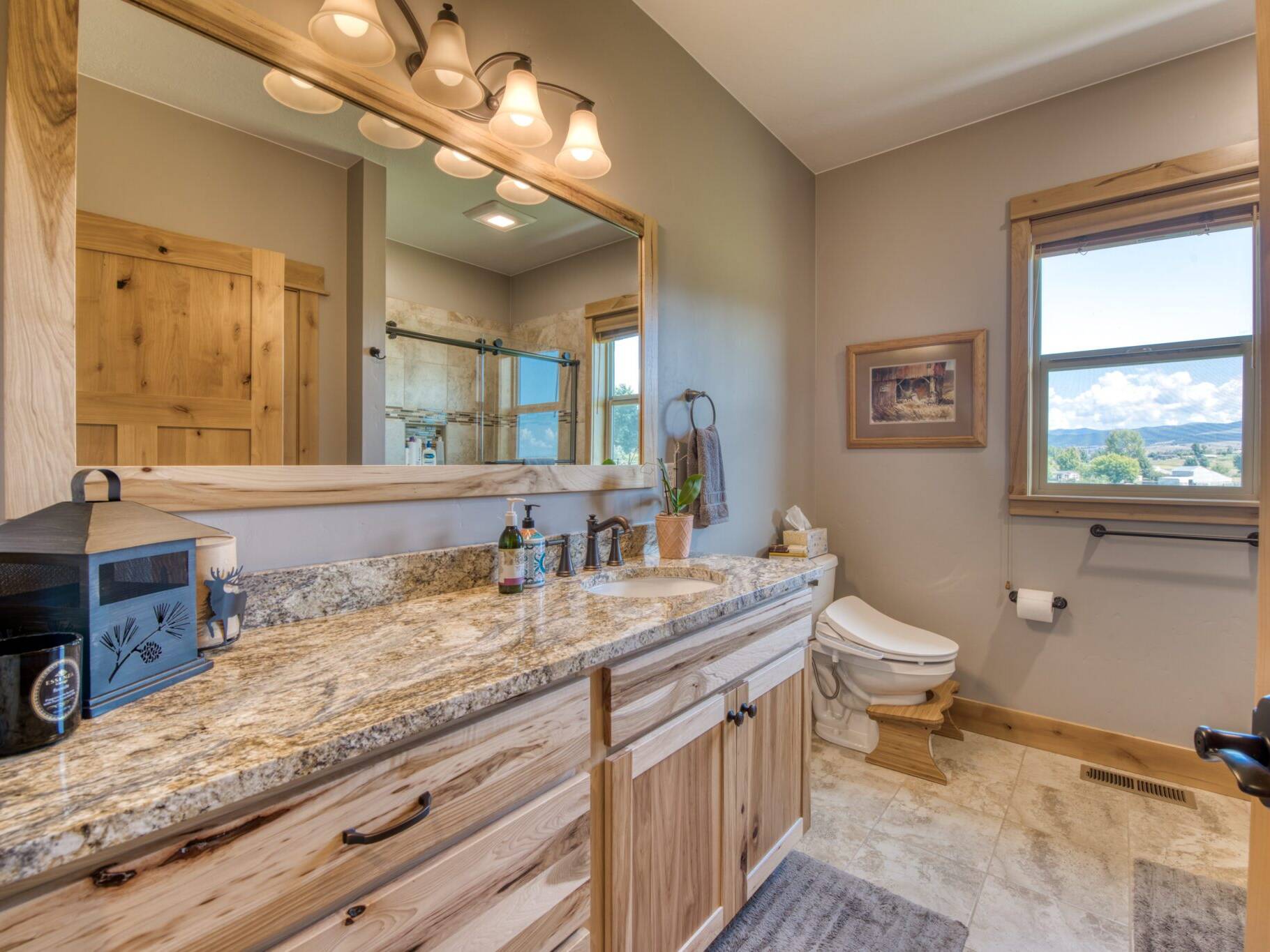 Guest bathroom in a custom home built by Big Sky Builders in Stevensville, MT