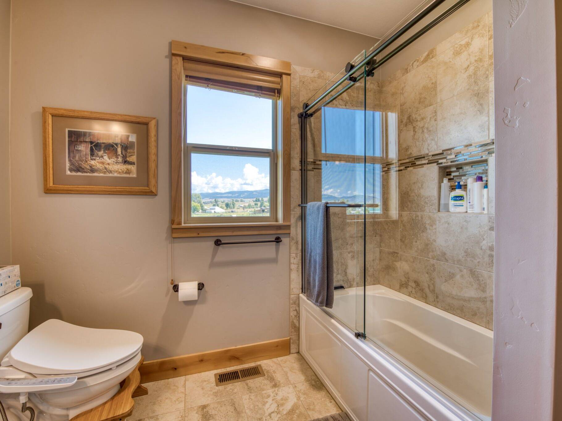 Guest bathroom in a custom home built by Big Sky Builders in Stevensville, MT