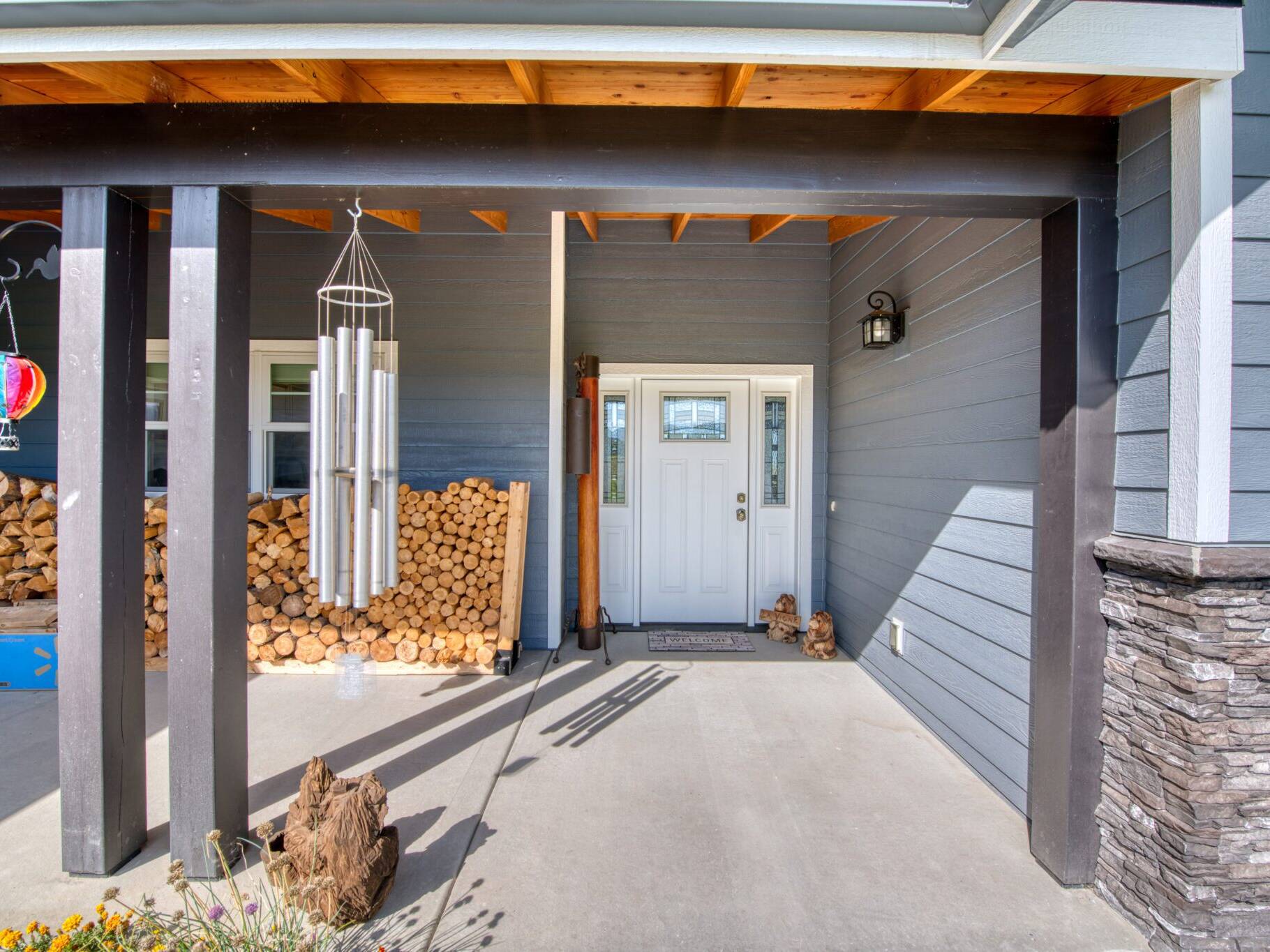 Front porch of a custom home built by Big Sky Builders in Stevensville, MT